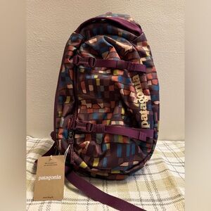 NWT Patagonia Atom 8L Sling bag Fitz Roy Patchwork/Night Plum